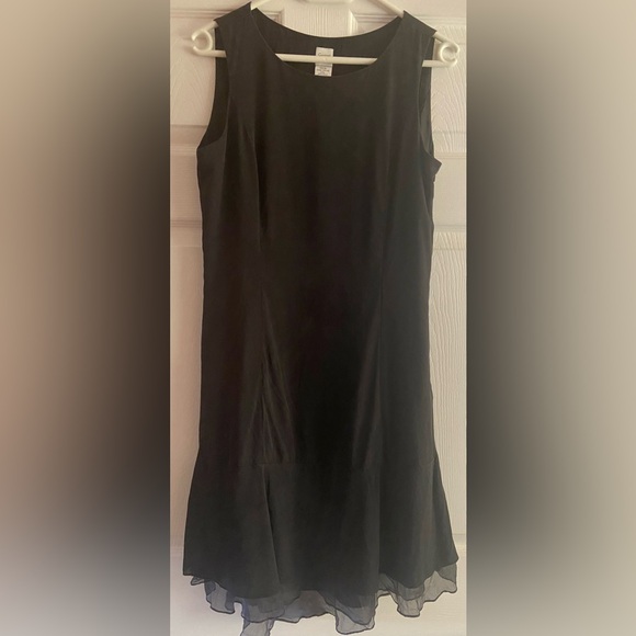 Garnet Hill 100% Silk Sleeveless Ruffle Hem Little Black Dress Size 8P - Picture 1 of 11